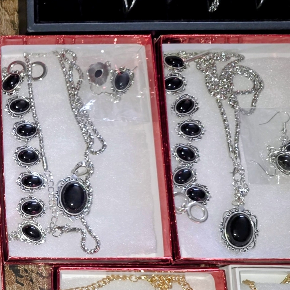 Elegant Gold and Silver Women's Jewelry Set